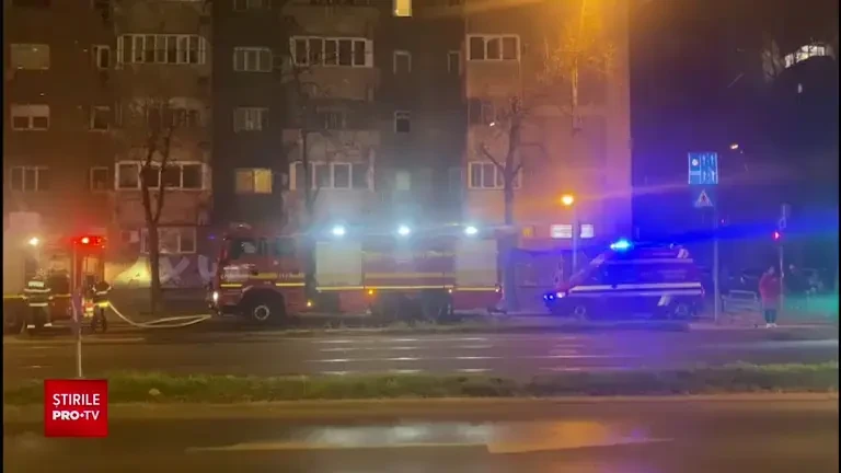 Panică într-un bloc din cartierul Iancului din București. Locatarii s-au autoevacuat din cauza unui incendiu | FOTO