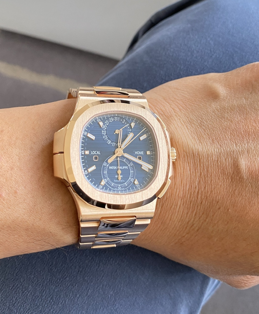 Un cunoscut manager de vedete, înjunghiat în inimă de tâlharii care au vrut să îi fure ceasul de lux fals de 300.000 dolari