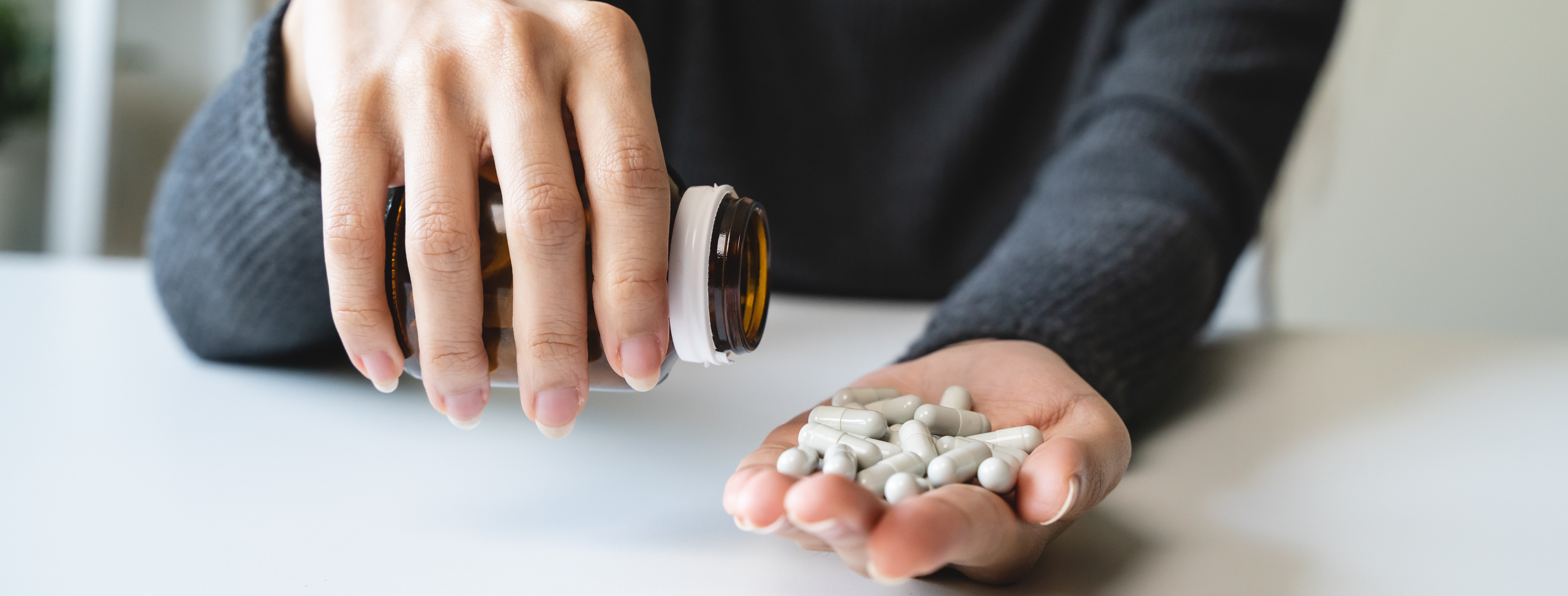 Adolescentă de 14 ani din Marea Britanie găsită moartă în pat de mama sa, după ce a consumat droguri