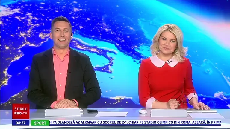 Doi tineri care înregistrau un podcast au scăpat miraculos după ce o mașină a intrat frontal în cafeneaua în care stăteau