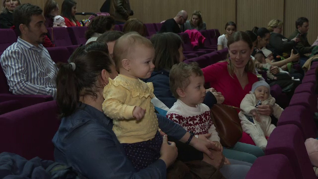 Cinematograf pentru mămici și bebeluși, în Timișoara. Evenimentul a fost creat pentru cei care au copii mai mici de doi ani