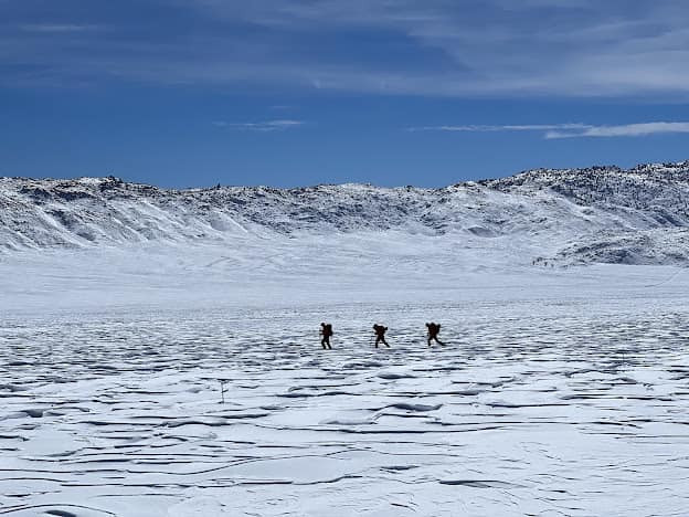 Un bărbat de 81 de ani, blocat în nămeți timp de o săptămână, a supraviețuit cu zăpadă și croissante