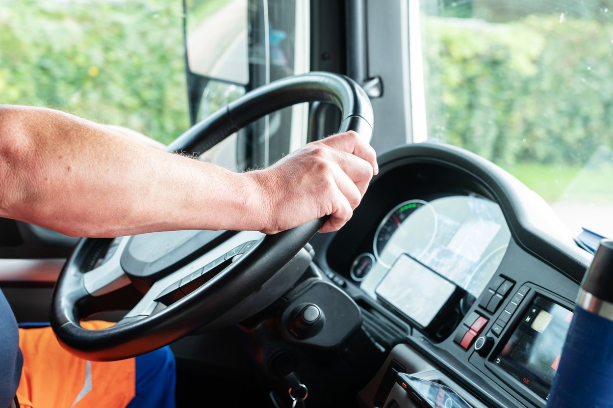 Șoferi de TIR cu experiență, plătiți cu până la 4.500 de euro pe lună într-o țară din UE. Se recrutează intens