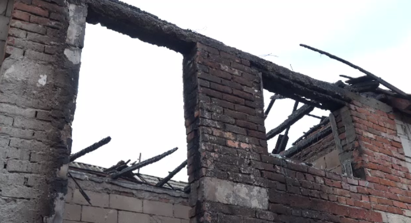 Un bărbat în vârstă de 69 de ani, imobilizat la pat, a ars de viu după ce locuința sa din Blaj a luat foc