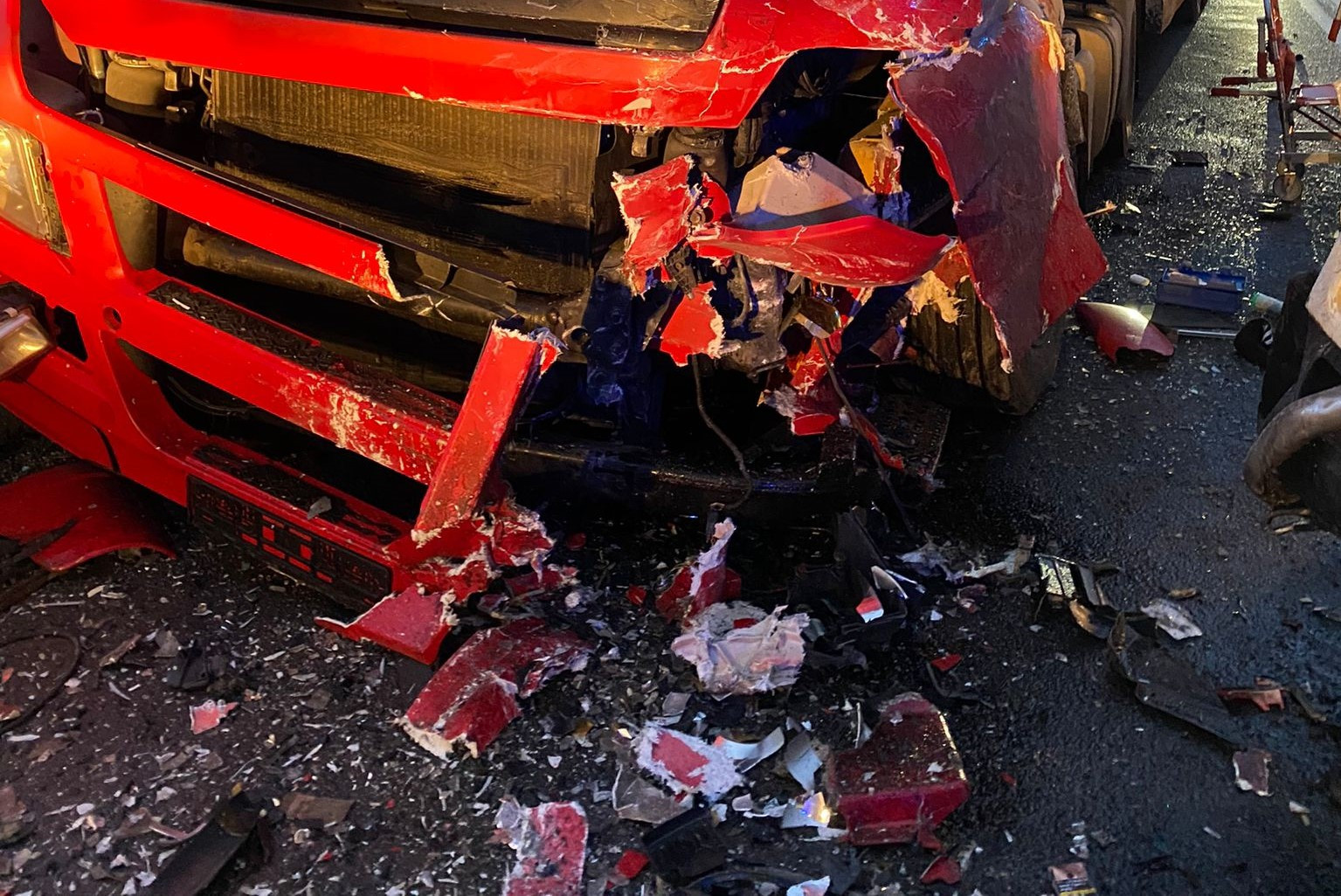 Accident înfiorător cu șapte victime în Cluj-Napoca. Coliziunea s-a produs între un microbuz şi un camion