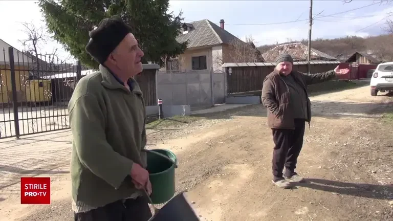 Un bărbat a incendiat casa unui vecin, supărat că întârzia să-i dea o datorie de 50 de lei. Câți ani de închisoare riscă