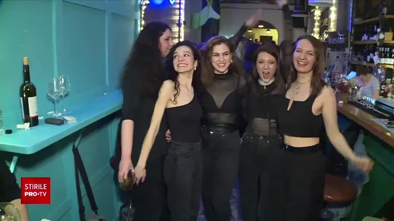 Bărbații din România, cei mai darnici din Europa. Anul acesta femeile au primit cele mai multe flori de 8 Marie