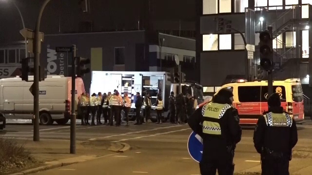 Opt persoane au fost ucise în atacul din Hamburg, alte 25 sunt rănite. Poliția nu crede că este un act terorist