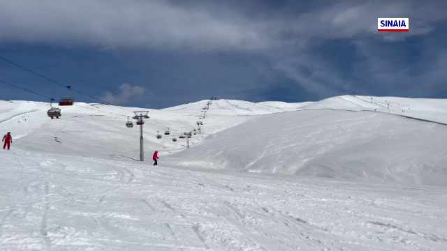 Ultimele zile de schi vin cu reduceri însemnate la munte. Ce spun turiștii despre prețurile scăzute