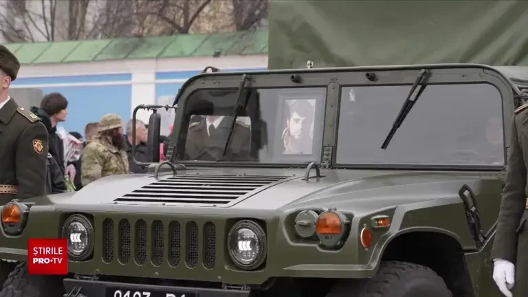 Funeralii naționale pentru luptătorul erou al Ucrainei. Cum a reacționat mama lui când a văzut filmul execuției fiului său
