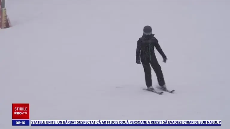 Pârtiile de la Arieșeni, luate cu asalt de iubitorii sporturilor de iarnă, după ninsorile din ultimele zile