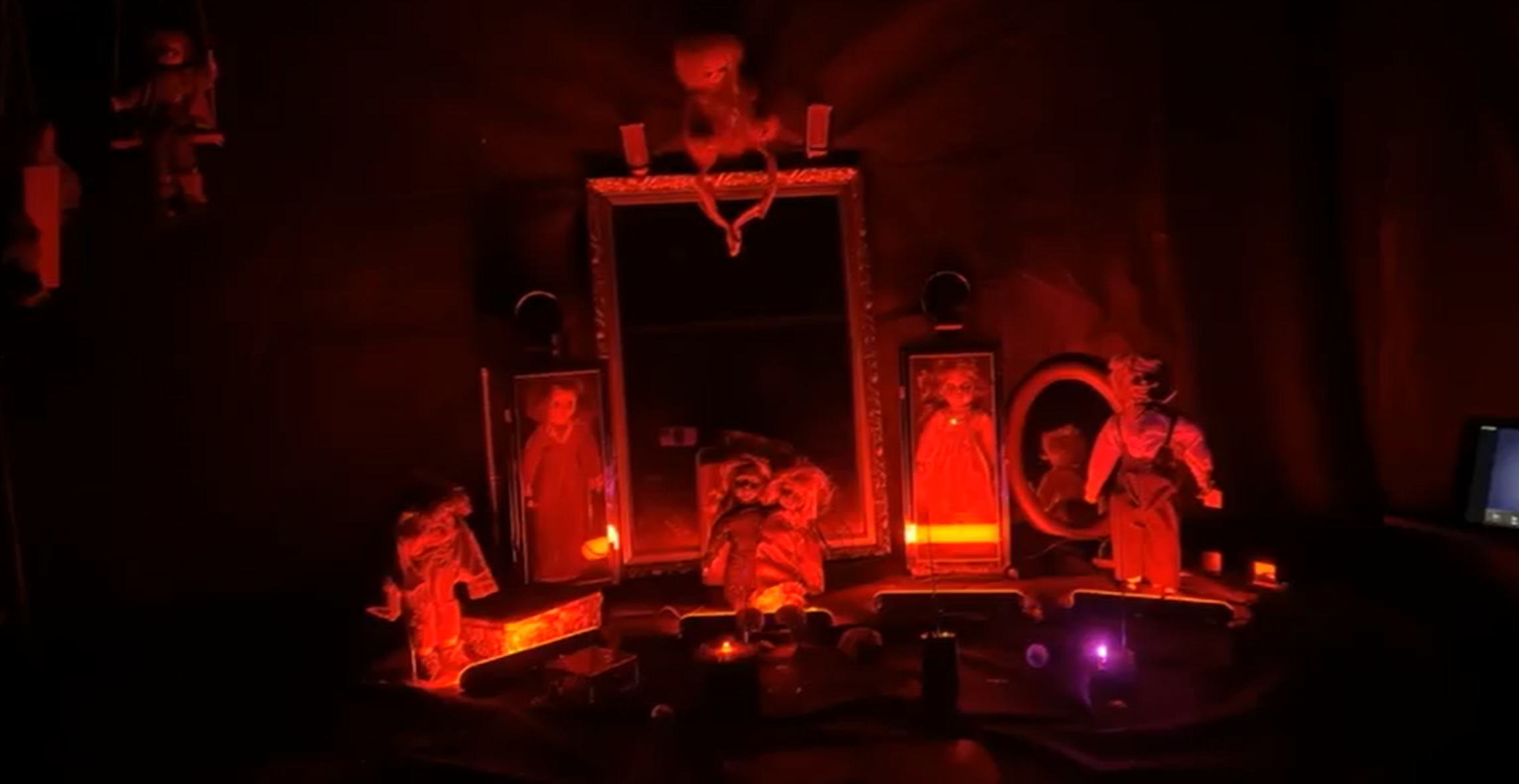 Momentul în care un vânător de fantome este atacat de un „spirit violent”, în timpul unei transmisiuni live | VIDEO