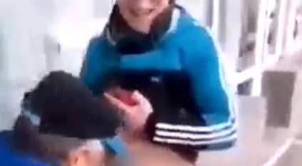 Femeie, dezbrăcată pentru amuzament pe străzile din Huși. Locuitorii sunt revoltați