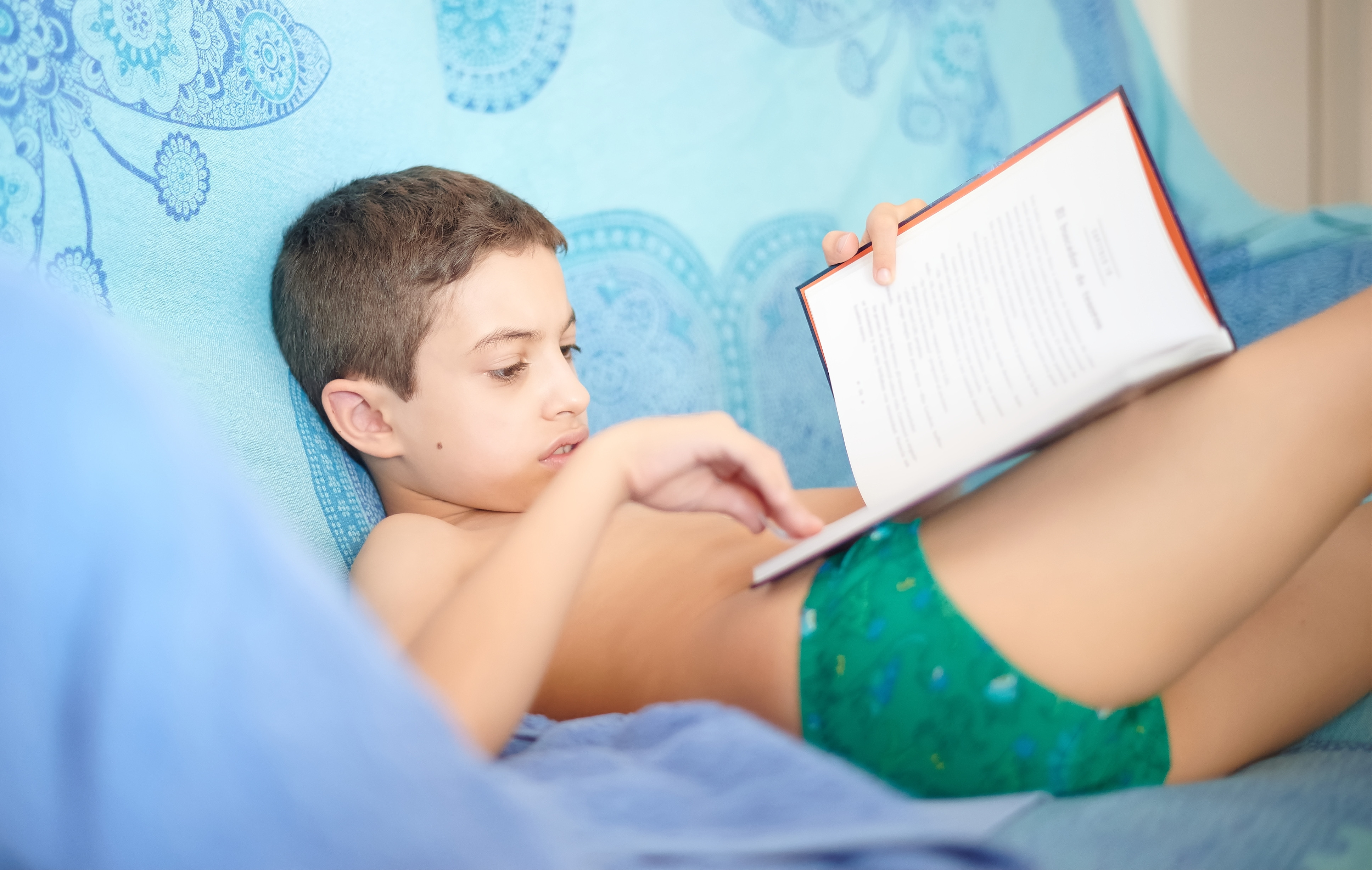 O școală le-a cerut elevilor să vină la ore în costume de baie. Care este motivul