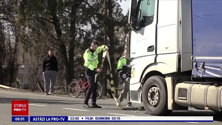 Bărbat mort, după impactul cu un camion. Manevra care i-ar fi salvat viața