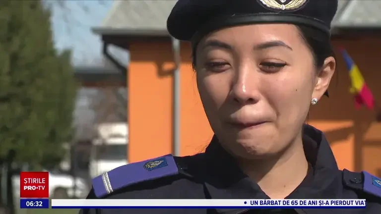 Jandarmerița chinezoaică și moldoveancă face furori la Galați. O cheamă Cristina