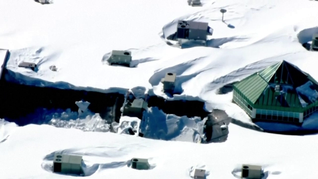 VIDEO | Acoperișul unui mall din SUA s-a prăbușit din cauza zăpezii. Cum arată imaginile filmate din dronă