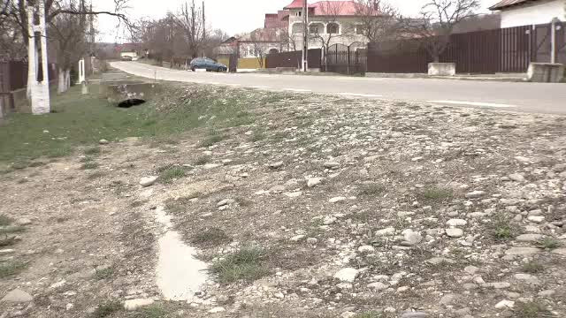 Ce s-a descoperit în canalizarea construită în urmă cu 3 ani, într-o comună din Dâmbovița. „Unii au refuzat să mai stea aici”