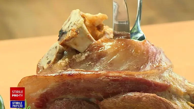 Câte calorii are un platou cu ciolan, murături și mămăligă, servit la restaurant. Noile meniuri au intrat în vigoare