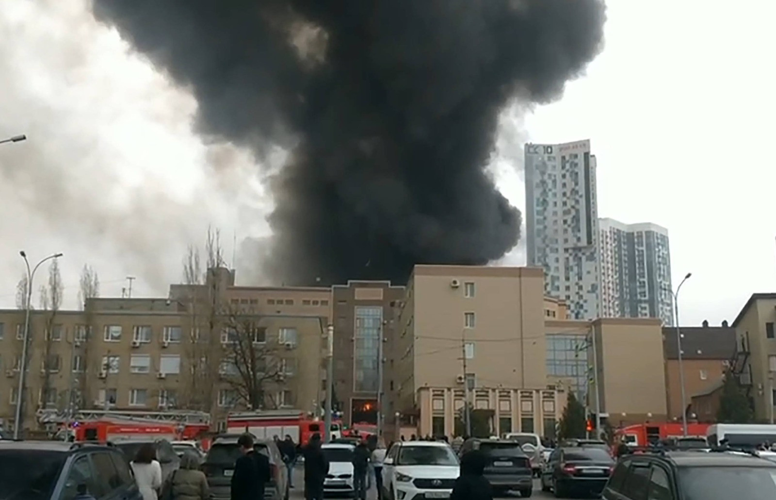 Incendiu în apropierea unei clădiri FSB din orașul rusesc Rostov pe Don. O persoană a murit, iar alte două, rănite | VIDEO