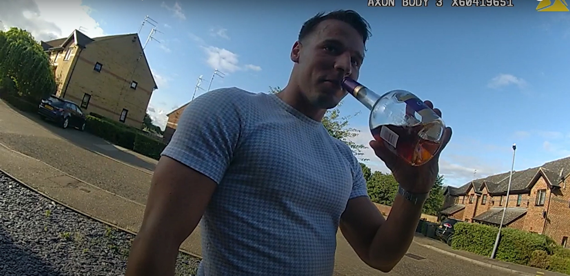 Un bărbat s-a întors la locul crimei chiar când erau polițiștii acolo, fără să-și dea seama ce avea să urmeze