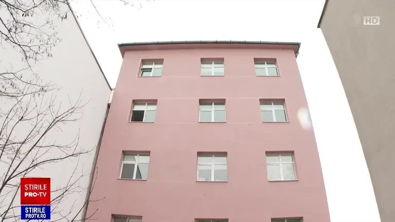 Eleva de 13 ani care a căzut de la etajul trei al unui colegiu din Cluj-Napoca va fi operată de urgență