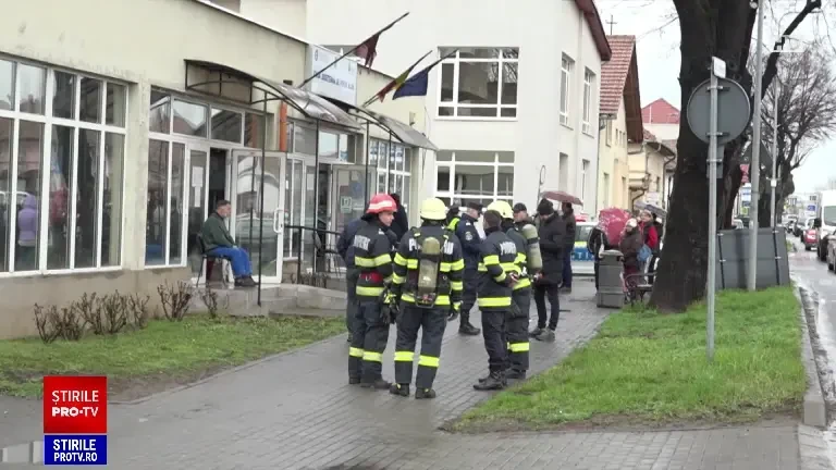 Alarmă la Casa Județeană de Pensii din Alba Iulia, unde s-ar fi pulverizat accidental spray lacrimogen