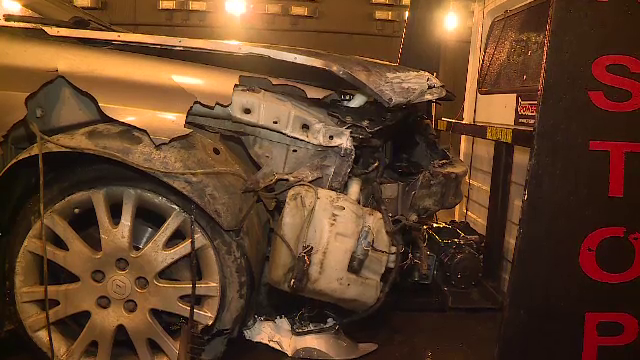 Doi oameni au ajuns la spital, după ce mașina în care se aflau s-a izbit de peretele pasajului Băneasa