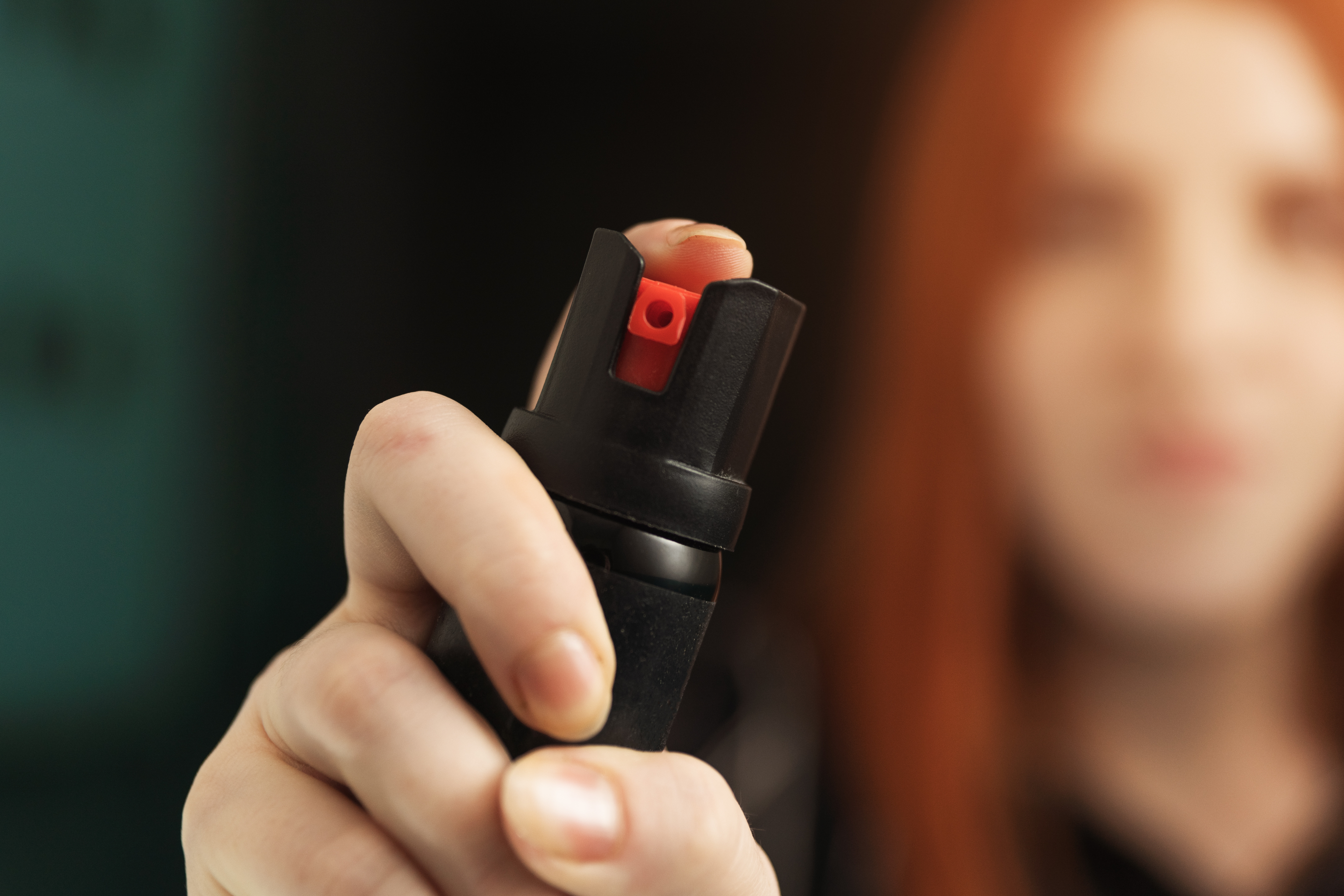 Elevii unei şcoli din Caraş-Severin, evacuaţi de urgenţă din şcoală, după ce un copil a pulverizat spray lacrimogen pe hol