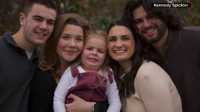 Ruby, fetița care a cucerit Internetul pentru că nu știe să zâmbească. Ce se întâmplă, în schimb, când încearcă. GALERIE FOTO