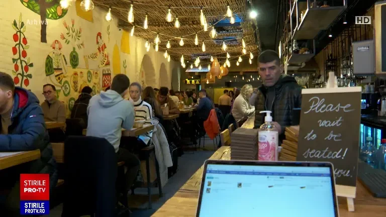 Cât bacșiș au lăsat românii în primele două luni după ce ANAF a impus să fie impozitat. Ce spun managerii de restaurante