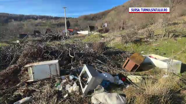 Maldăre de gunoaie pe traseele din Sibiu. Reacțiile localnicilor când sunt întrebați cine le aruncă