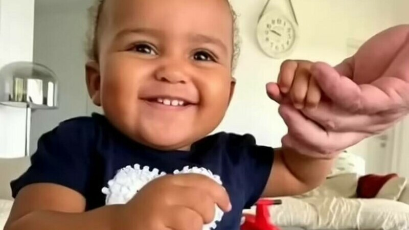 Mărturia mamei care și-a găsit fetița de 1 an moartă, după ce a descoperit droguri în casa închiriată în vacanță