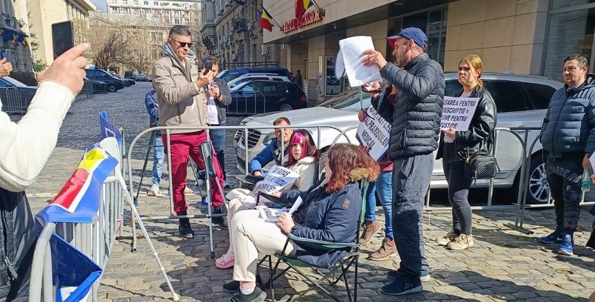 Protest la Parchetul General şi la Ministerul Sănătăţii, după ce medicul Burnei a scăpat de justiție: ”Dovezile există”