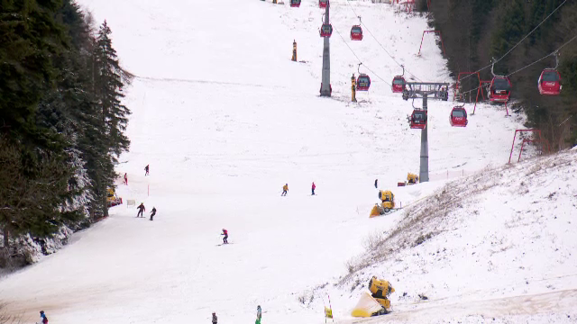 Pasionații sporturilor de iarnă se bucură de ultimele zile pe pârtie. „E cea mai frumoasă perioadă din an”