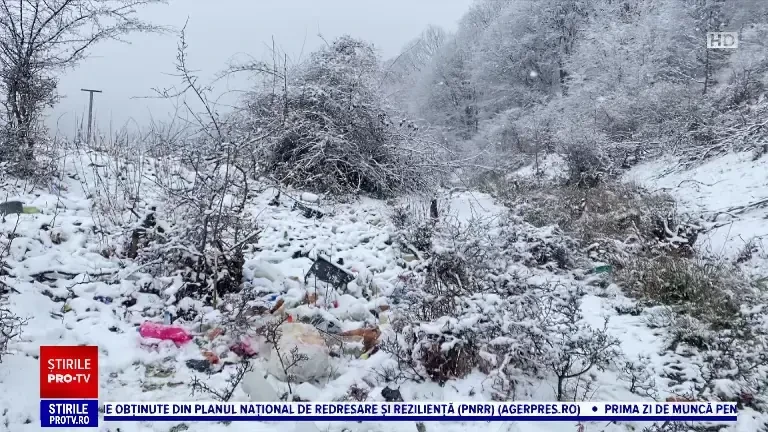 Maldăre de gunoaie pe traseele din Sibiu. Reacțiile localnicilor când sunt întrebați cine le aruncă