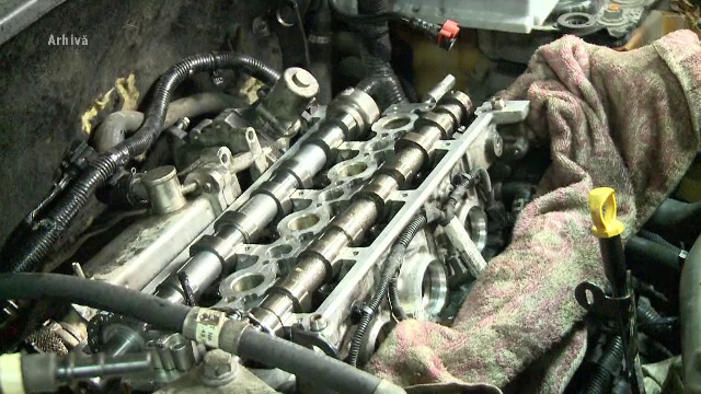 Pățaniile mai multor șoferi păcăliți la serviceuri auto. Un mecanic poate câștiga chiar și 7.000 de lei pe lună