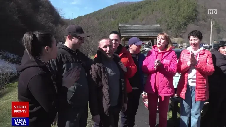 Soarele i-a scos pe români din casă la gratar și pescuit. Pescar: Am prins un caras de juma de kil. Avea 750 de grame de icre