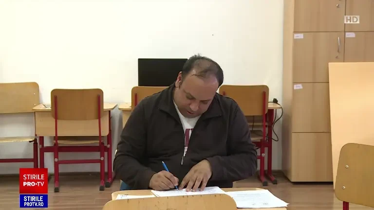 Florin Panait are 44 de ani, patru copii și este clasa I. Programul prin care românii se pot înscrie din nou la școală