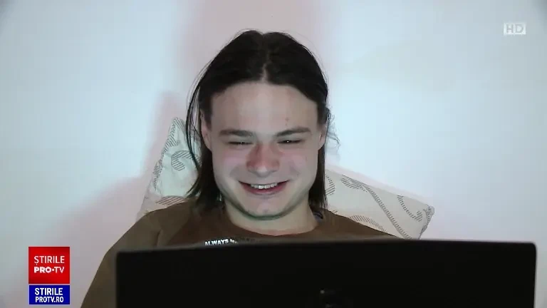 Ce riscăm dacă obișnuim să vedem multe filme sau seriale noaptea. Avertismentul medicilor