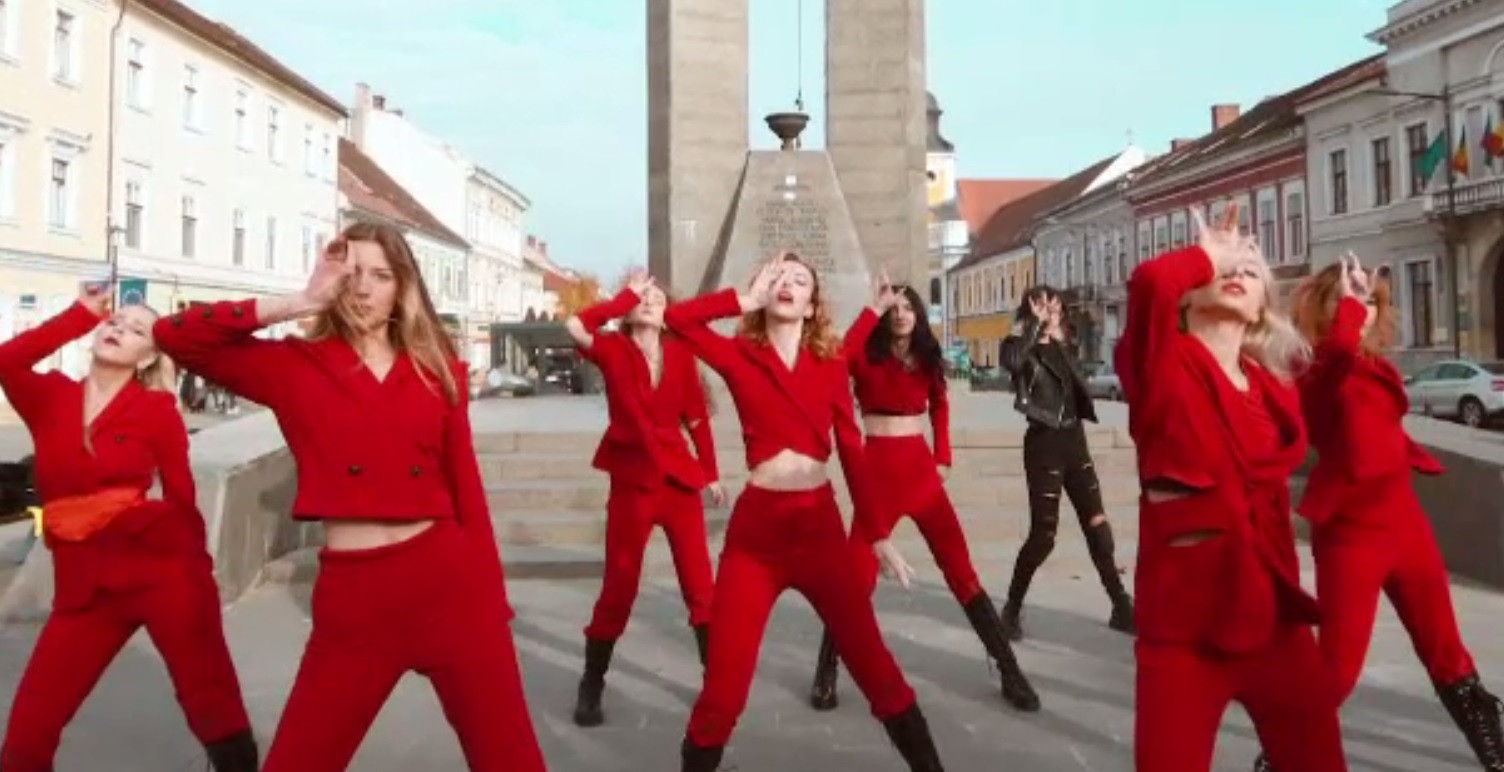 Fenomenul K-pop a luat amploare printre tinerii din România. Fanii învață de zor limba coreeană sau dansurile starurilor pop