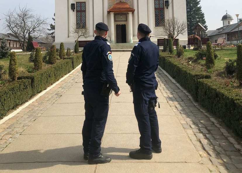 Tânărul „nevăzător” care cerșea la Mănăstirea Cernica, prins de jandarmi. Vedea atât de bine, încât juca banii la pariuri