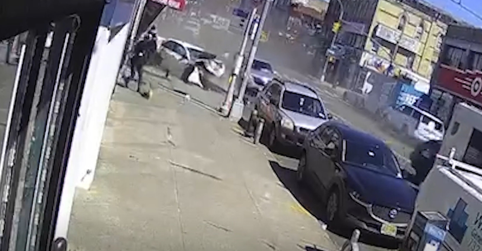 Doi morți și cinci răniți într-un accident violent, în New York. Patru mașini au fost distruse. FOTO & VIDEO