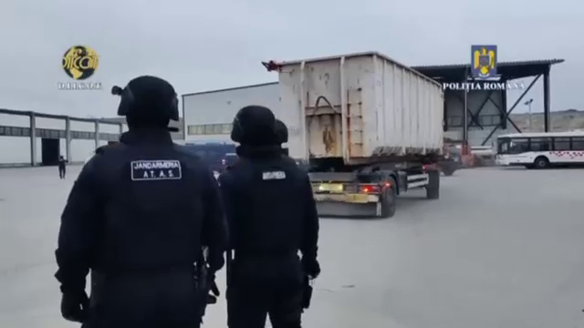 Zeci de percheziţii în Bucureşti şi trei judeţe la o grupare care făcea afaceri ilegale cu deşeuri