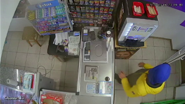 Un adolescent de 17 ani, anchetat pentru că a furat bani din casa de marcat a unui magazin din Vaslui. Cum a fost prins