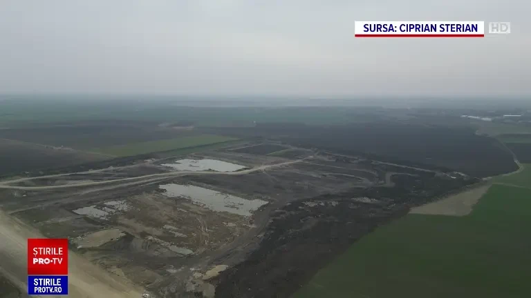 Zeci de hectare de culturi agricole, distruse pentru a face loc viitoarei autostrăzi a Moldovei. Fermierii, revoltați