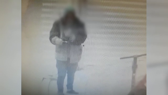 Un bărbat din Iași a ajuns la Spitalul de Psihiatrie, după ce a fluturat o sabie pe străzi. S-a dovedit a fi una de jucărie