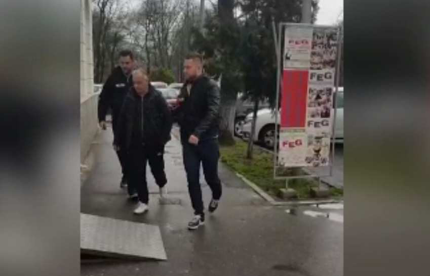 „Comisarul Toni de la Antidrog”. Șofer Uber care se dădea ofițer, săltat de polițiști după ce păcălea tinere