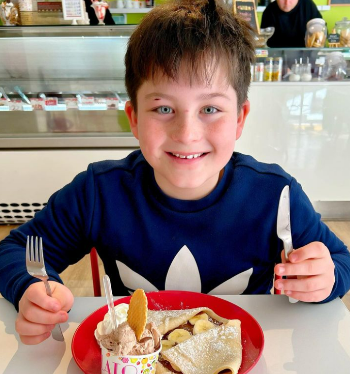 Cum arată cel mai puternic băiețel din Marea Britanie. Are 10 ani și poate ridica peste dublul greutății sale | FOTO&VIDEO