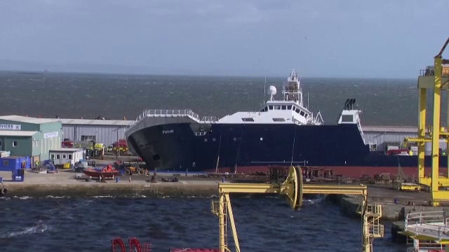 O navă care aparține Marinei americane s-a răsturnat în portul din orașul scoțian Edinburgh. 34 de persoane au fost rănite